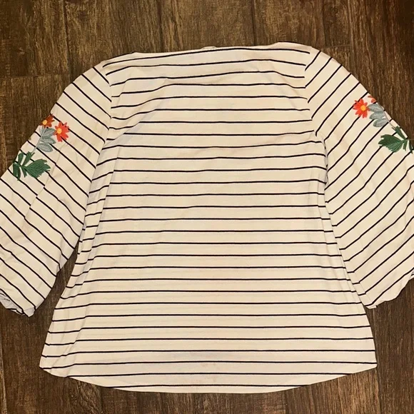 Gianni Bini Floral Embroidered Stripe Top XS Boho Casual Shirt - Picture 12 of 13